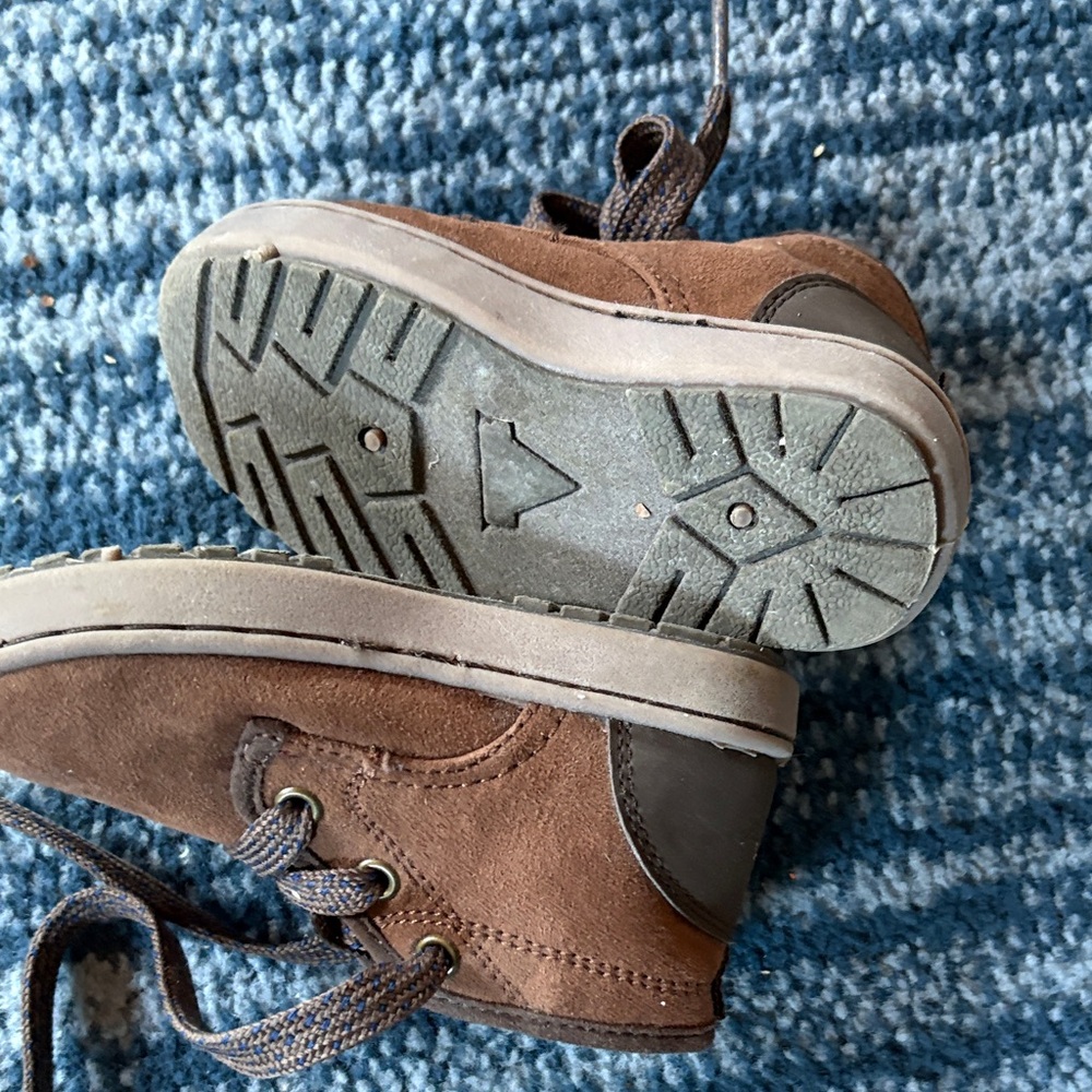 Simple Joys by Carters Toddler Boys size 7 Chukka Style Brown Suede Boots - Picture 5 of 6